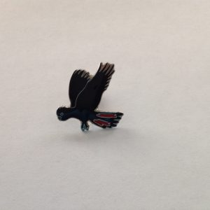 Black cockatoo lapel pin